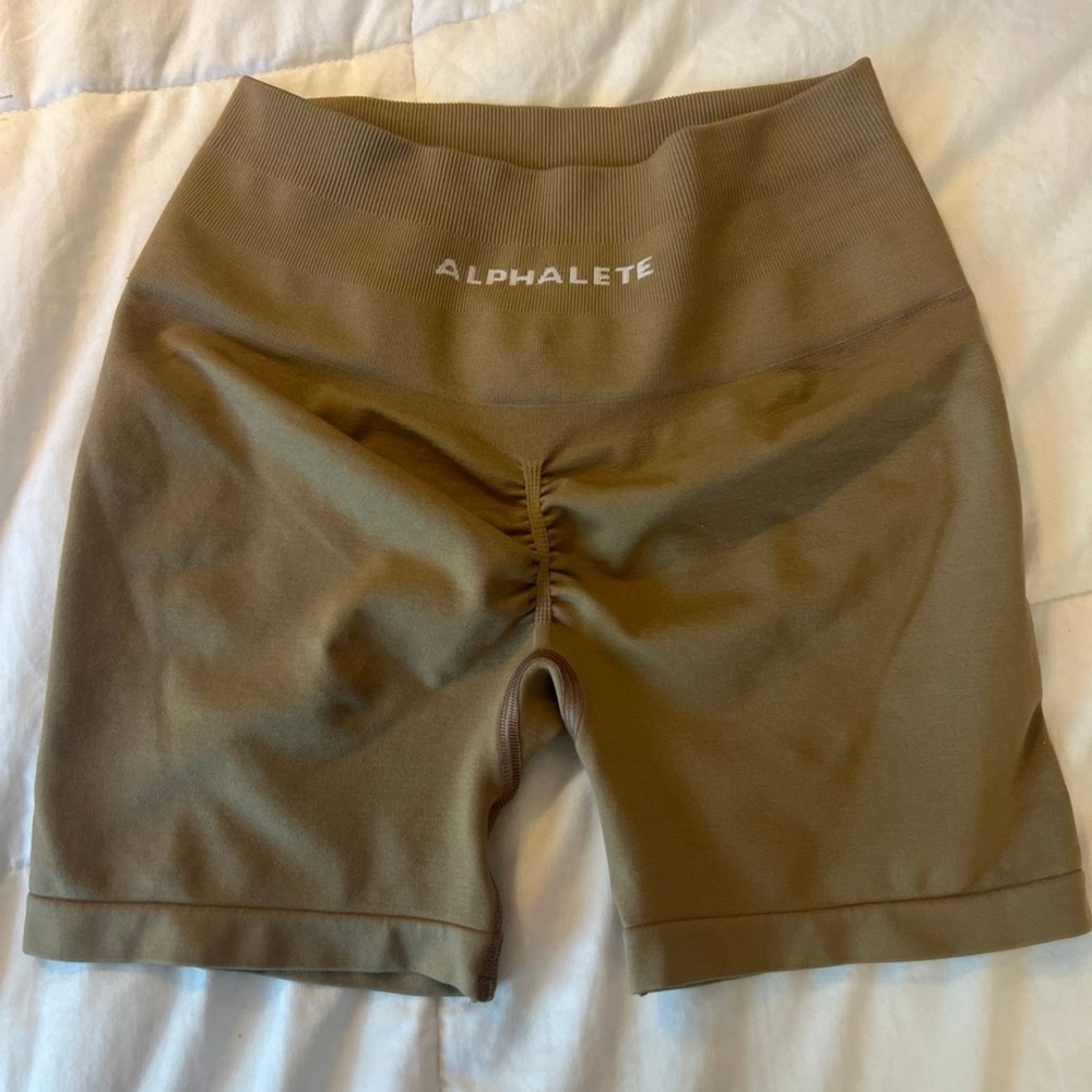 Alphalete Aplify chai shorts size small near perfect condition